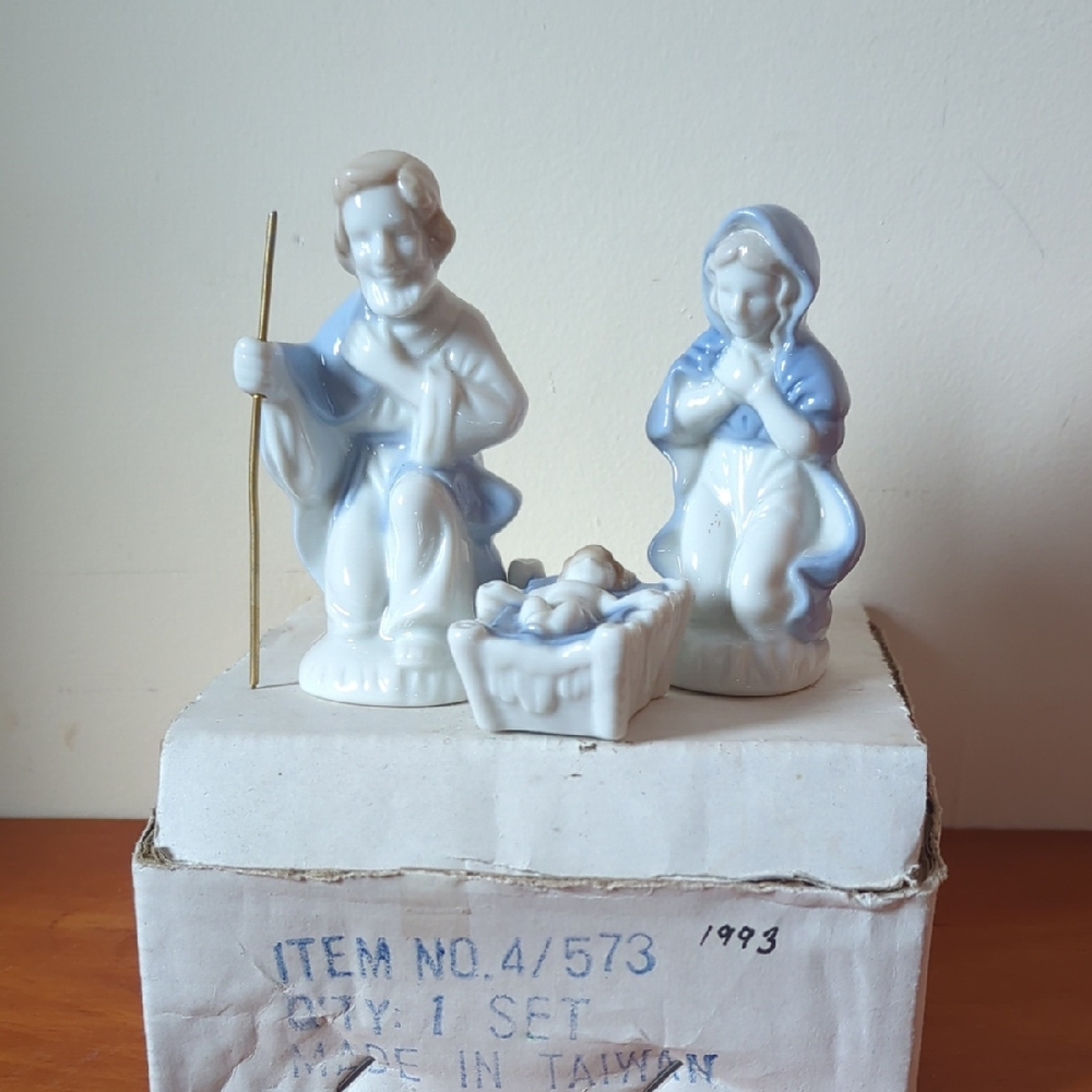 Lefton Blue and Cream Glass Nativity Set. 1990s